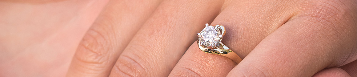 Engagement ring designs for online female in gold
