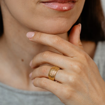 Criss Cross Ring in 9ct Yellow Gold