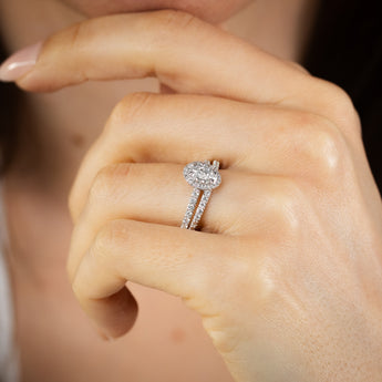 0.65 Carat Diamond 2-Ring Bridal Set in Platinum