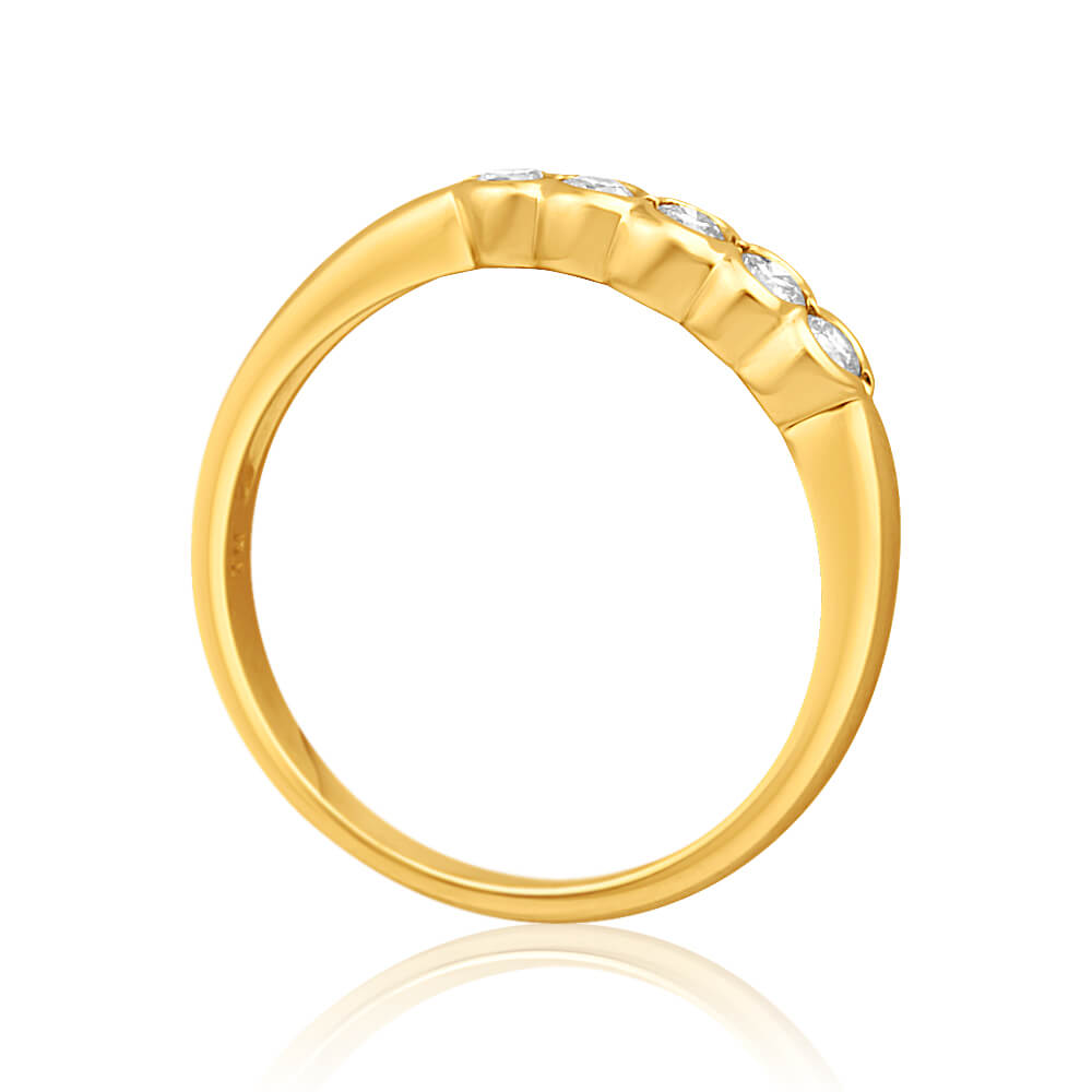9ct Yellow Gold Diamond Ring Set with 5 Brilliant Diamonds