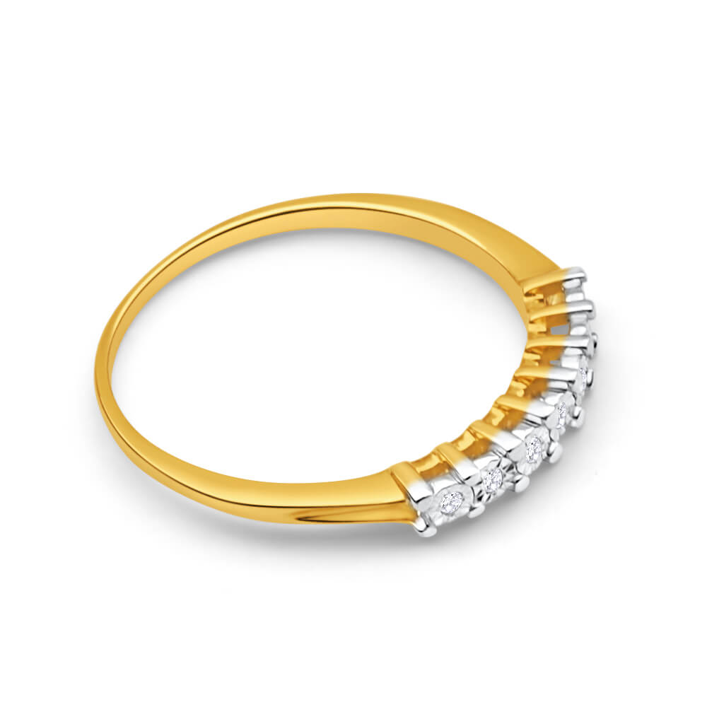 9ct Yellow Gold Diamond Ring Set With 7 Stunning Diamonds