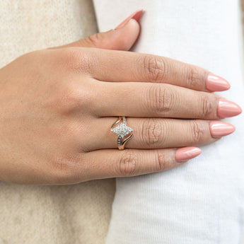 9ct Yellow Gold Diamond Ring Set with 15 Brilliant Cut Diamonds