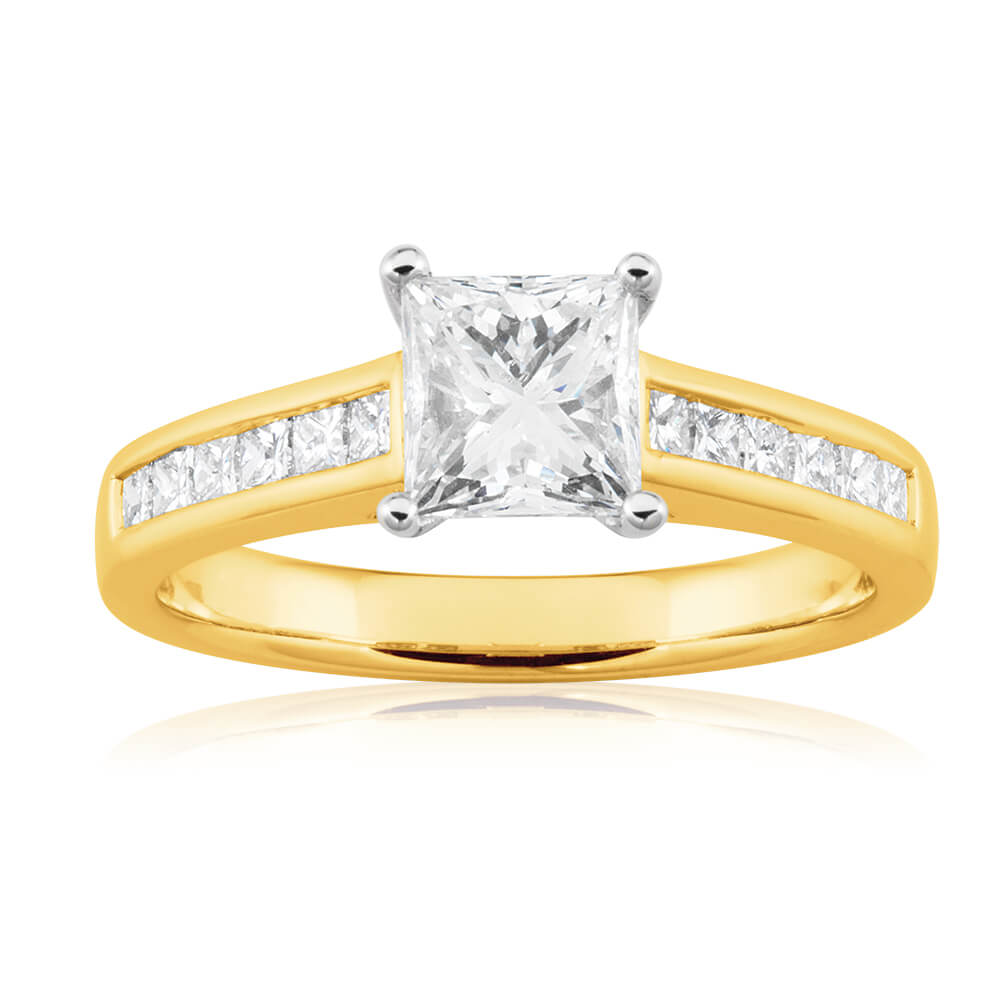 18ct Yellow Gold Ring With 1.3 Carats Of Diamonds