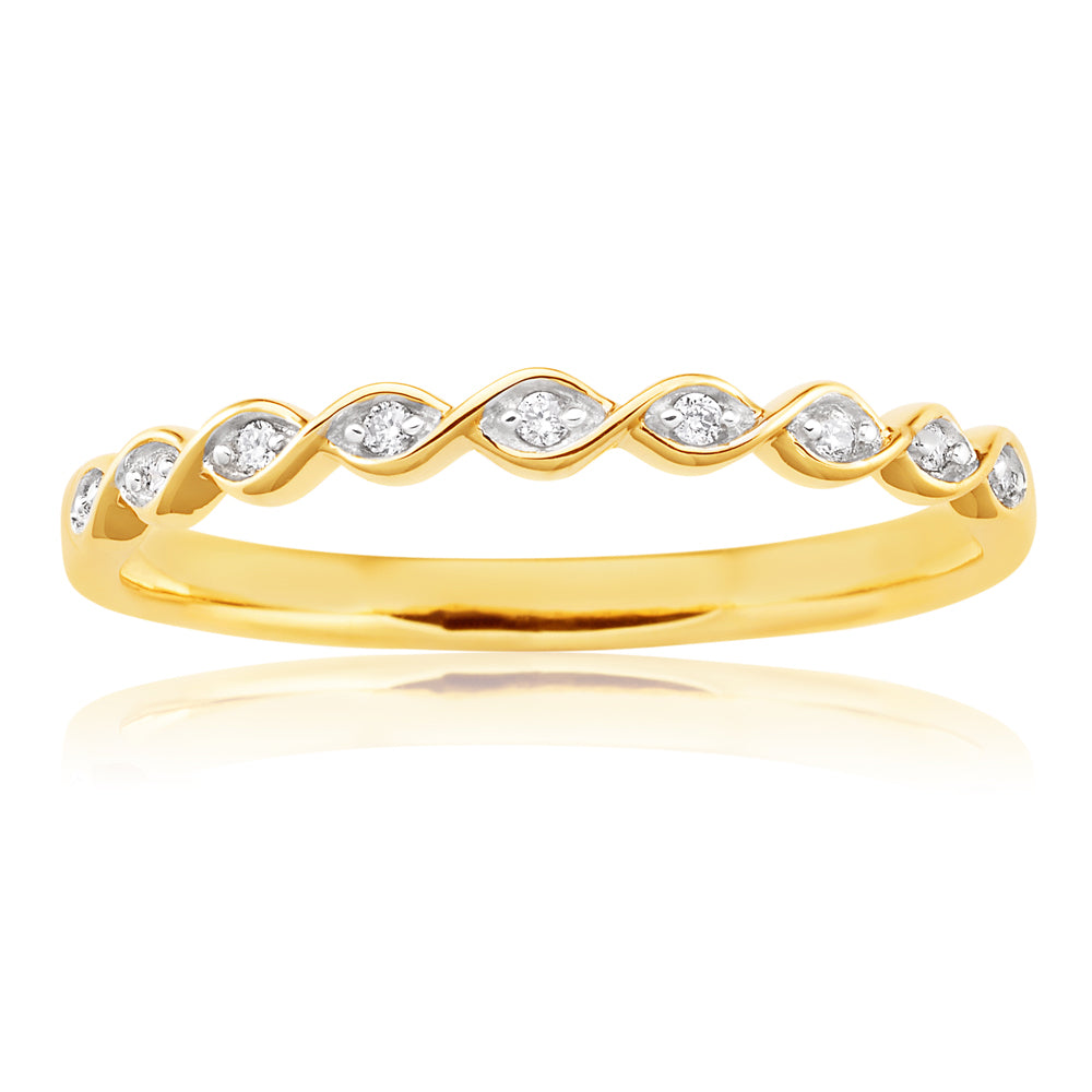 9ct Yellow Gold Diamond Ring with 9 Brilliant Diamonds