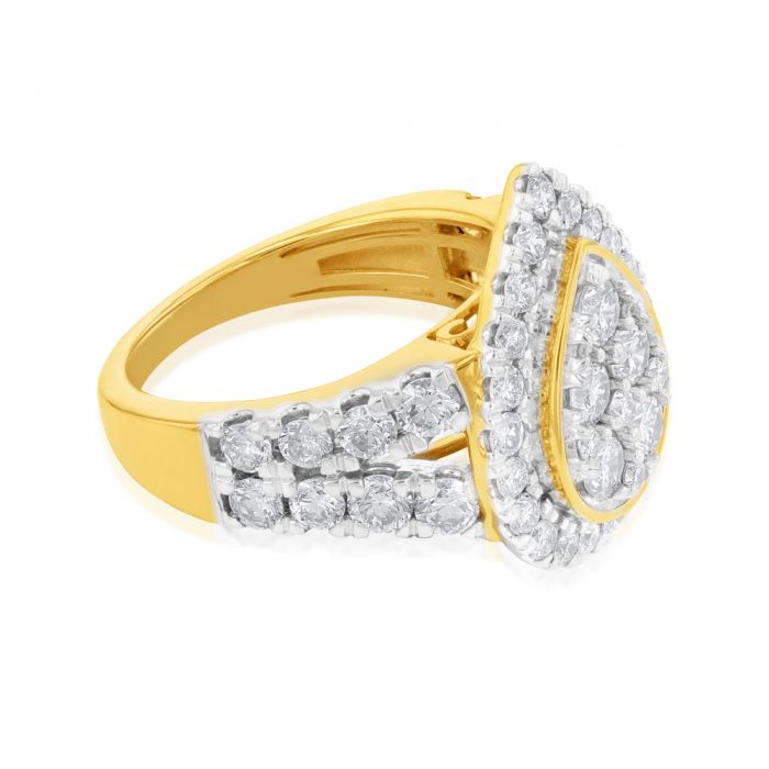 9ct Yellow Gold 3 Carat Diamond Ring with Brilliant Cut Diamonds