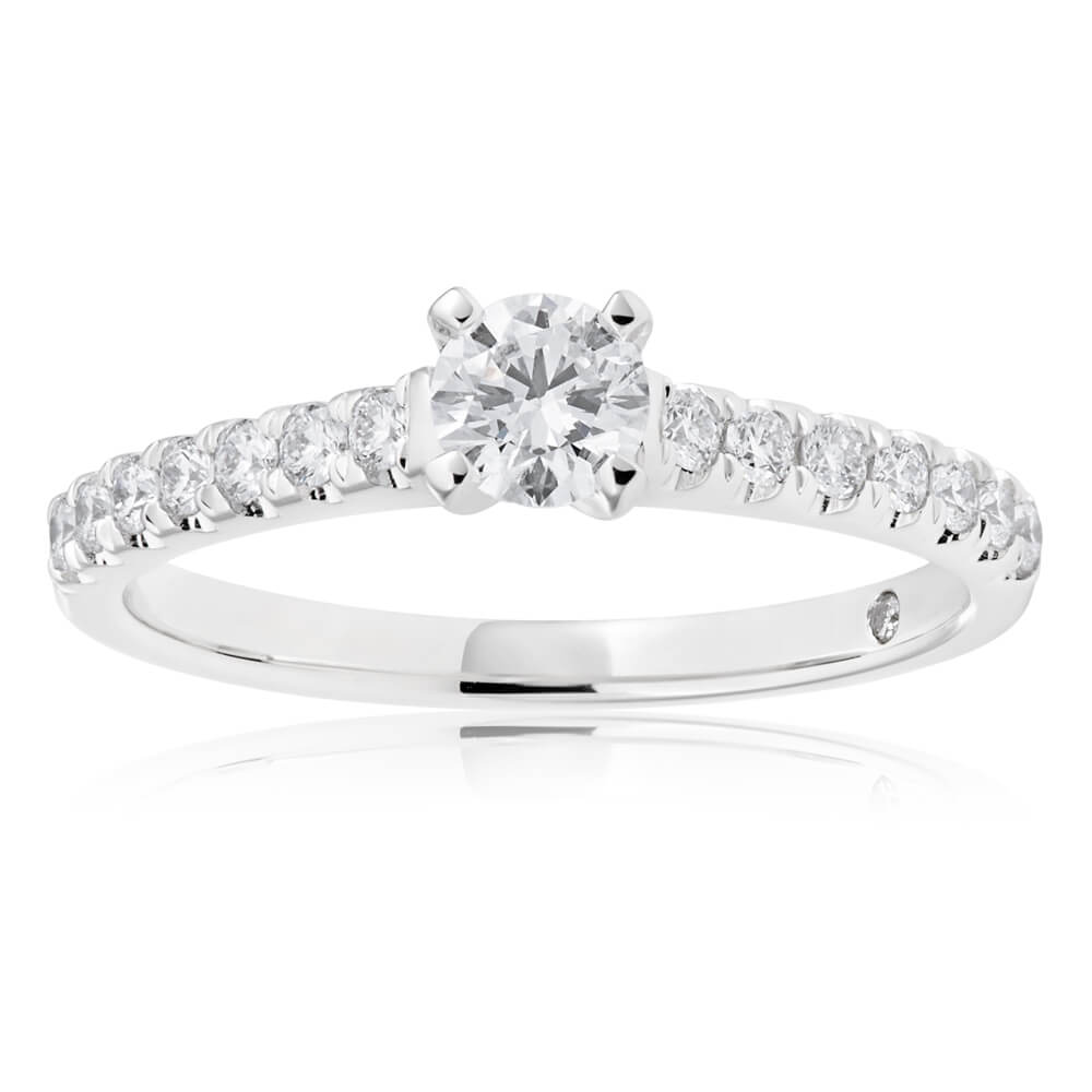 Flawless Cut Engagment ring with total dia weight of 1/2 carat. 1/4 carat centre