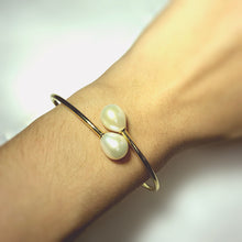 Load image into Gallery viewer, Sterling Silver Gold Plated 8-10mm Freshwater Pearl Bangle
